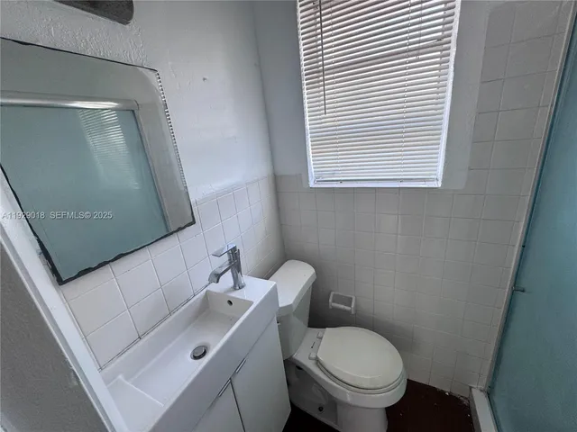 $1,700 | 20 Northwest 17th Place, Unit 18, Miami, FL 33125