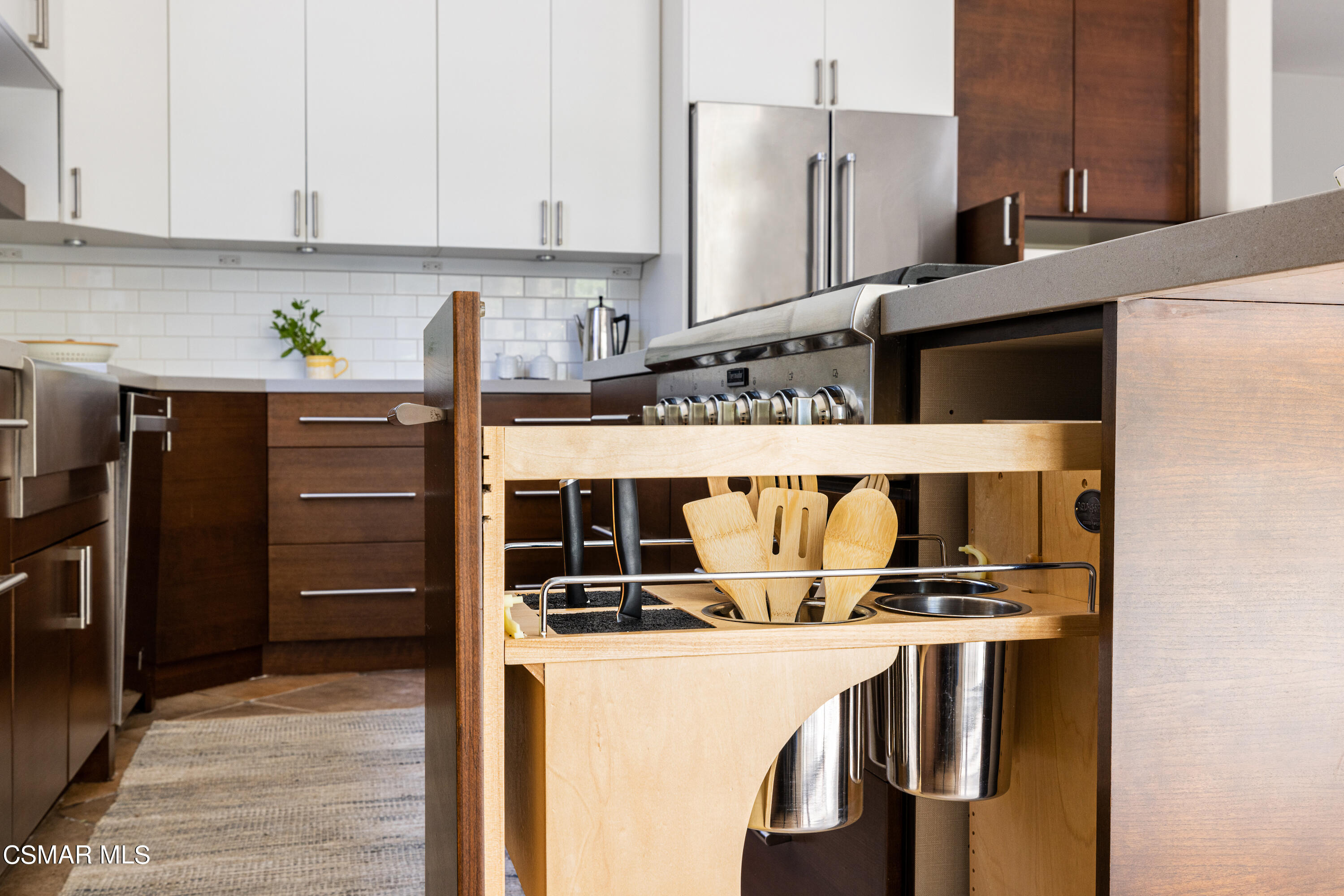 110 Park Hill Road Simi Valley, CA 93065 - Photo 15 of 36 a kitchen with a stove and a refrigerator