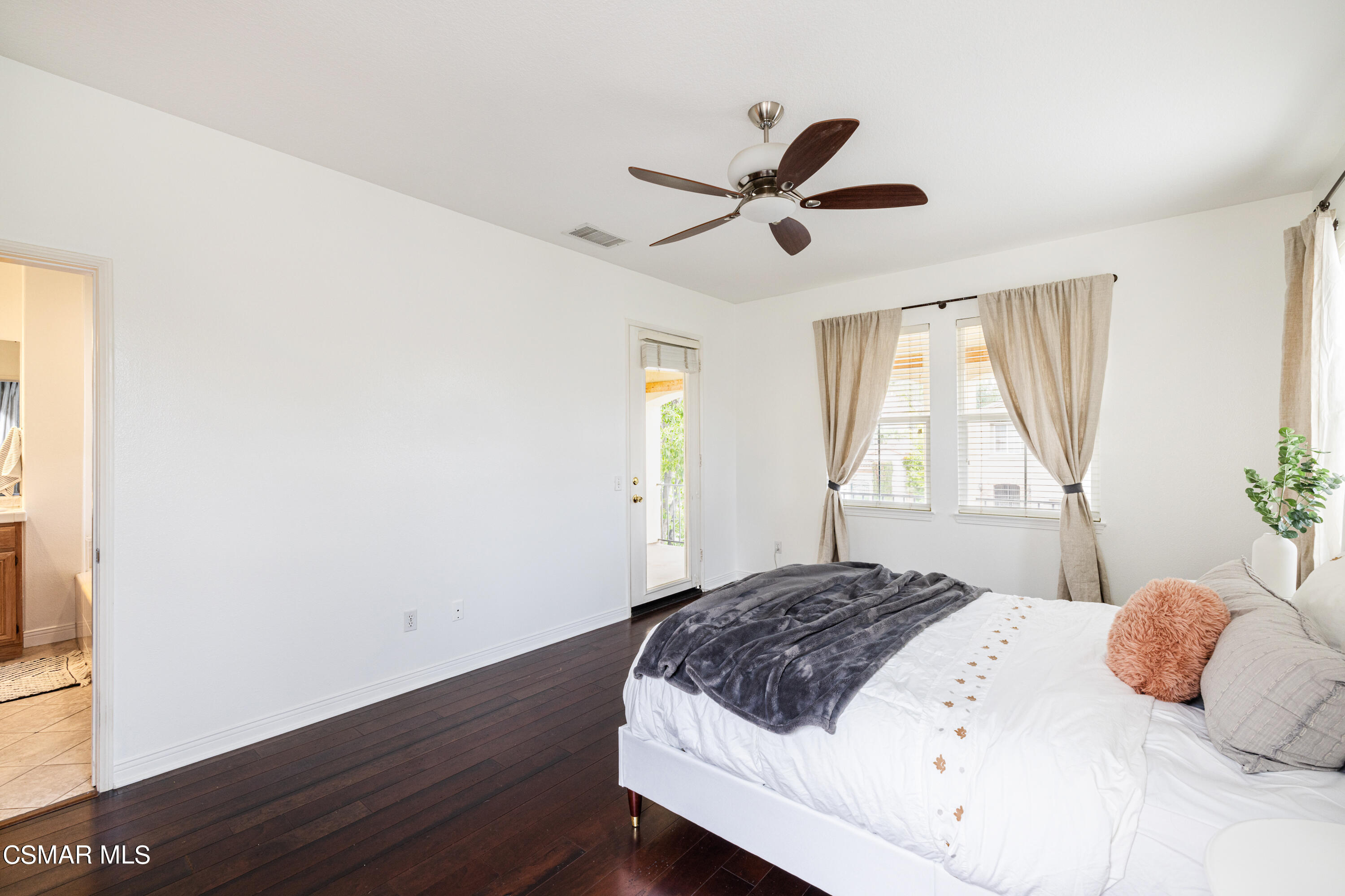 110 Park Hill Road Simi Valley, CA 93065 - Photo 21 of 36 a bedroom with a large bed and wooden floor