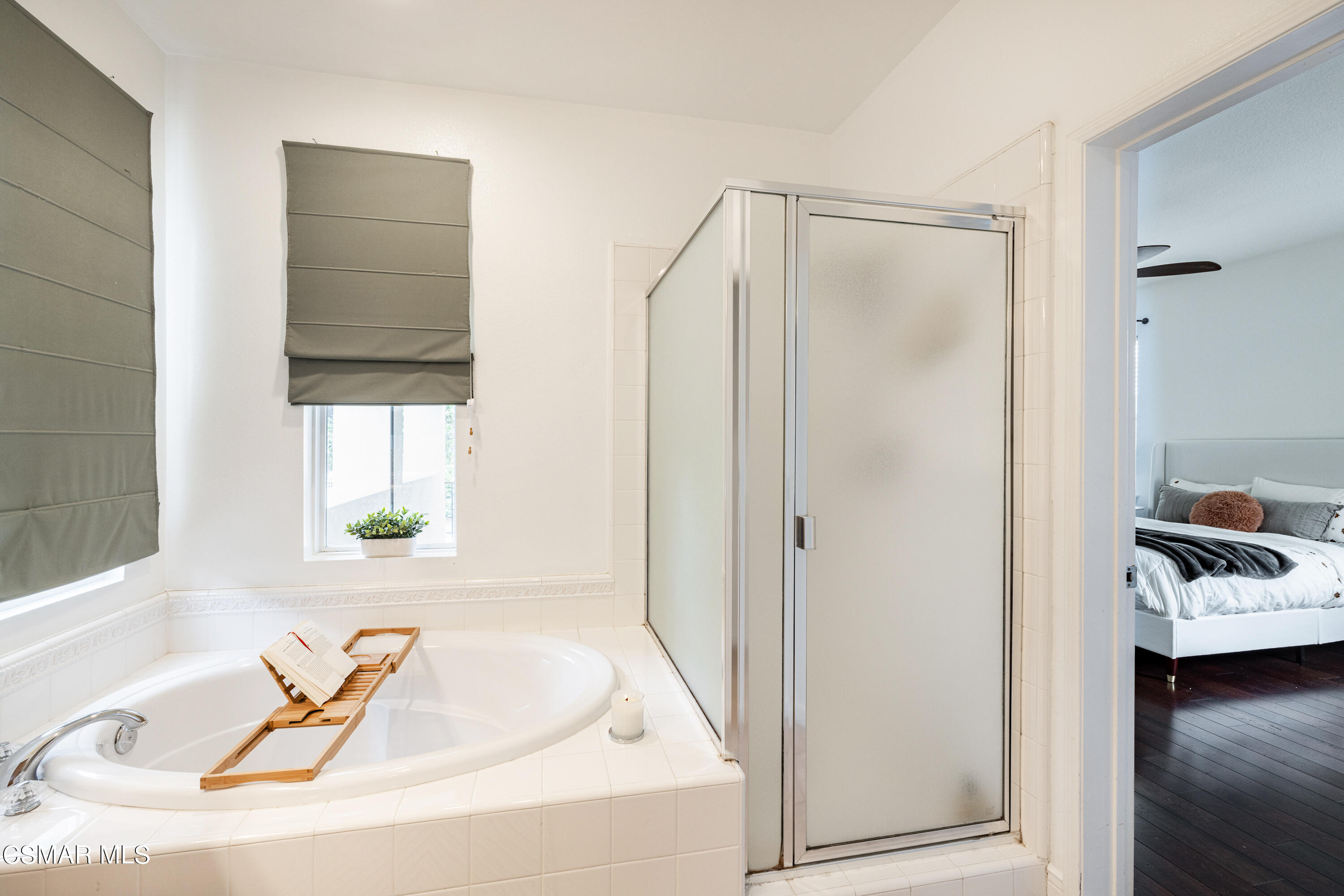 110 Park Hill Road Simi Valley, CA 93065 - Photo 23 of 36 a bathroom with a tub and a sink