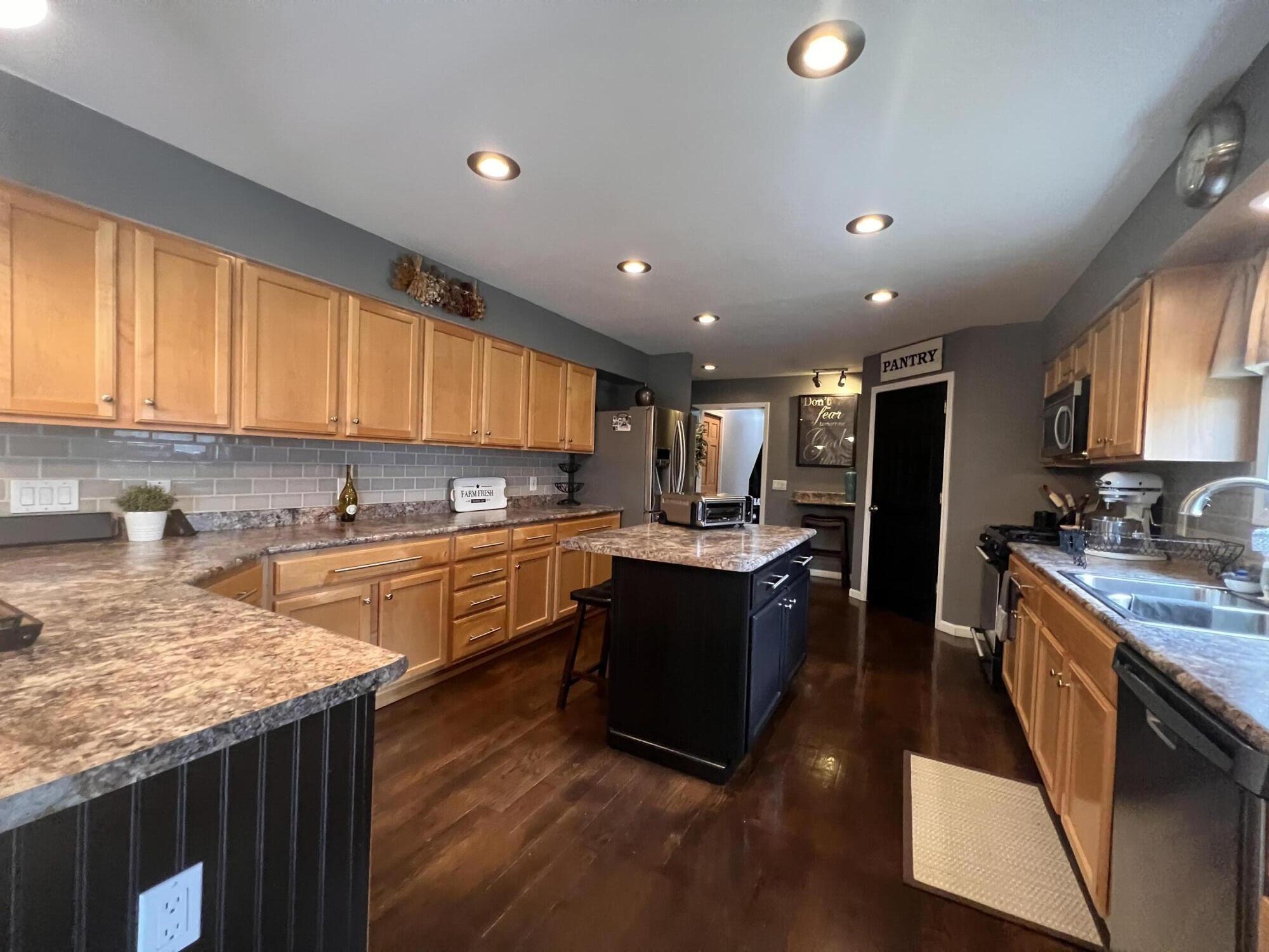 3760 Genesee Road Jonesville, MI 49250 - Photo 11 of 46 3D63670E-6AB5-4EA3-916C-2FC6D8E64468