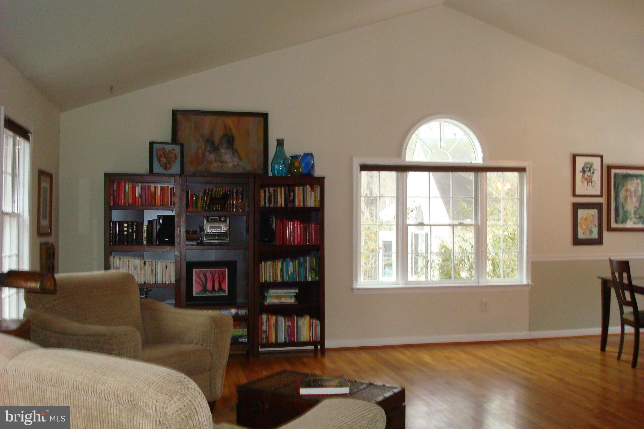 5127 Pheasant Ridge Road Fairfax, VA 22030 - Photo 8 of 28 Living Room