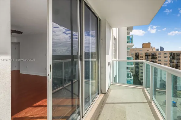 $2,495 | 2841 Northeast 163rd Street, Unit 1002, North Miami Beach, FL 33160