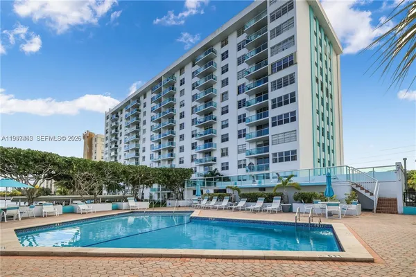 $2,495 | 2841 Northeast 163rd Street, Unit 1002, North Miami Beach, FL 33160