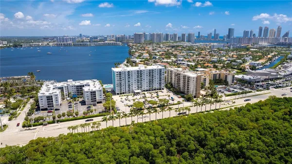 $2,495 | 2841 Northeast 163rd Street, Unit 1002, North Miami Beach, FL 33160