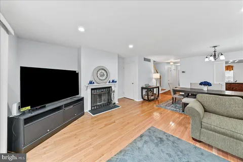 $350,000 | 1356 Putnam Boulevard, Unit 9, Wallingford, PA 19086