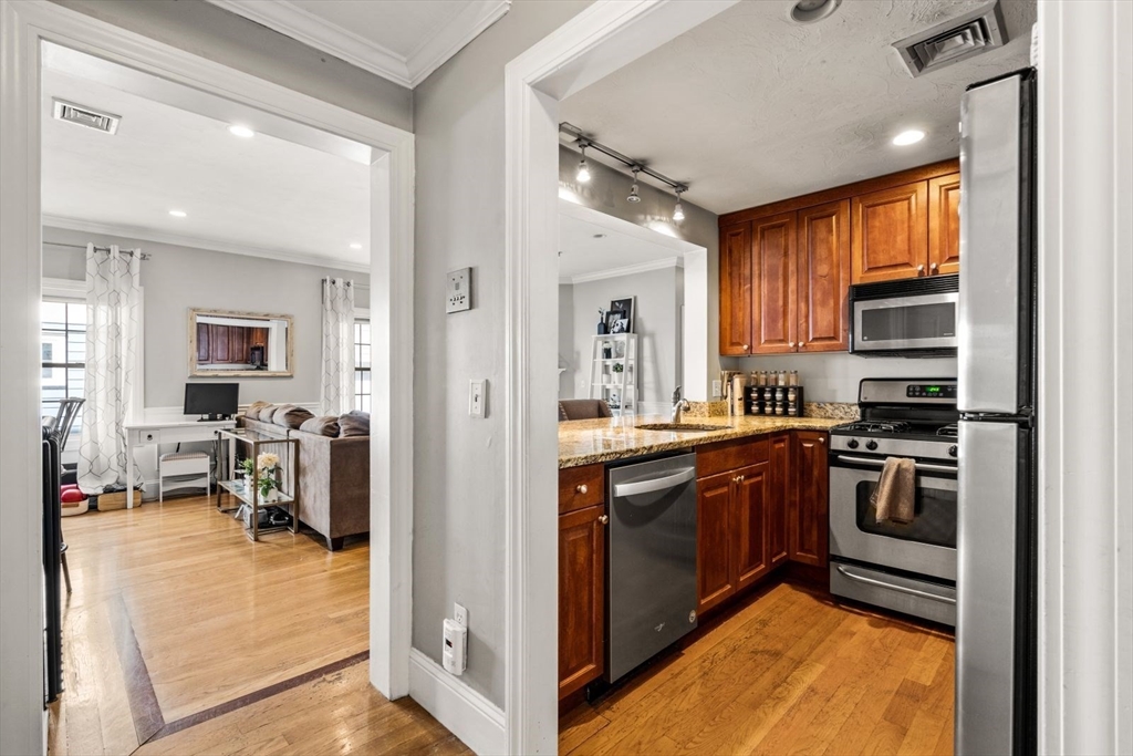 209 D Street, Unit 2 Boston, MA 02127 - Photo 8 of 22