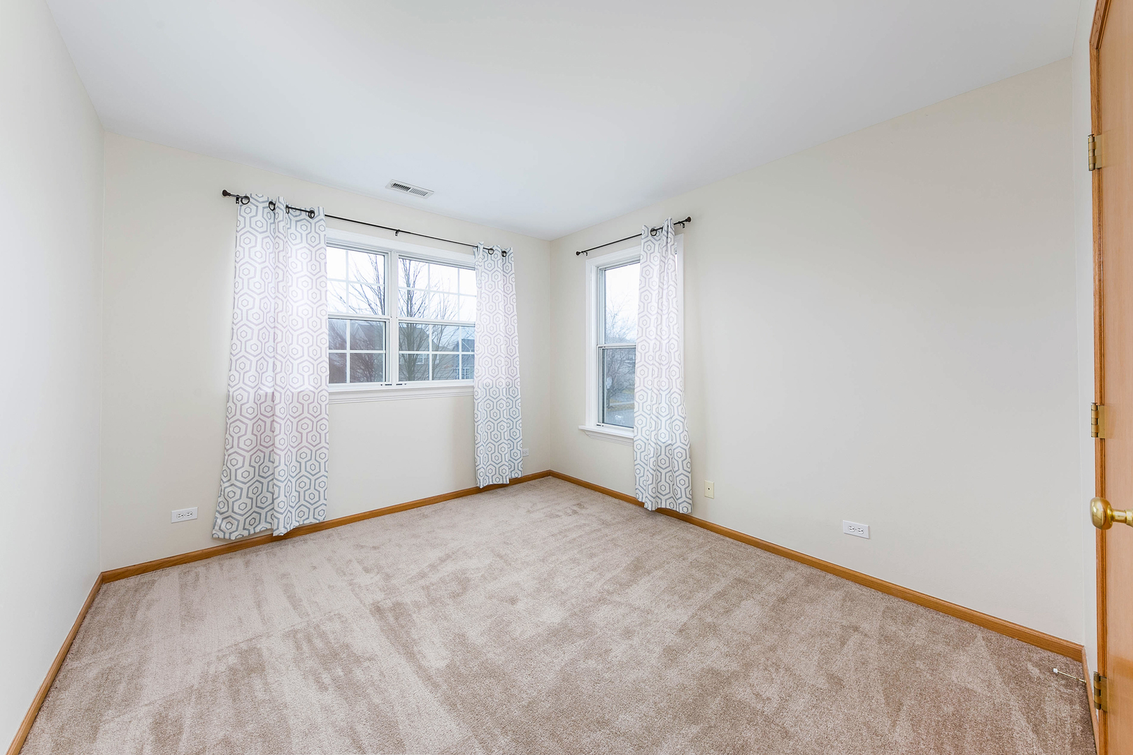 448 Bluebird Drive Bolingbrook, IL 60440 - Photo 13 of 20 an empty room with windows
