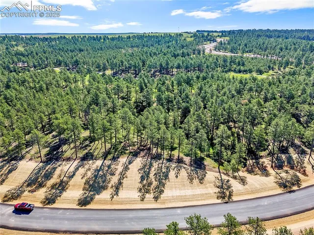 a view of a yard from a balcony