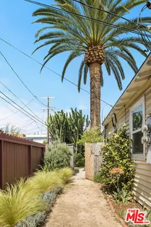 $1,885,000 | 2477 Walnut Avenue, Venice, CA 90291