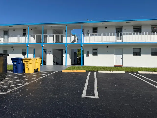 $1,375 | 1113 Lake Terrace, Unit 205, Boynton Beach, FL 33426