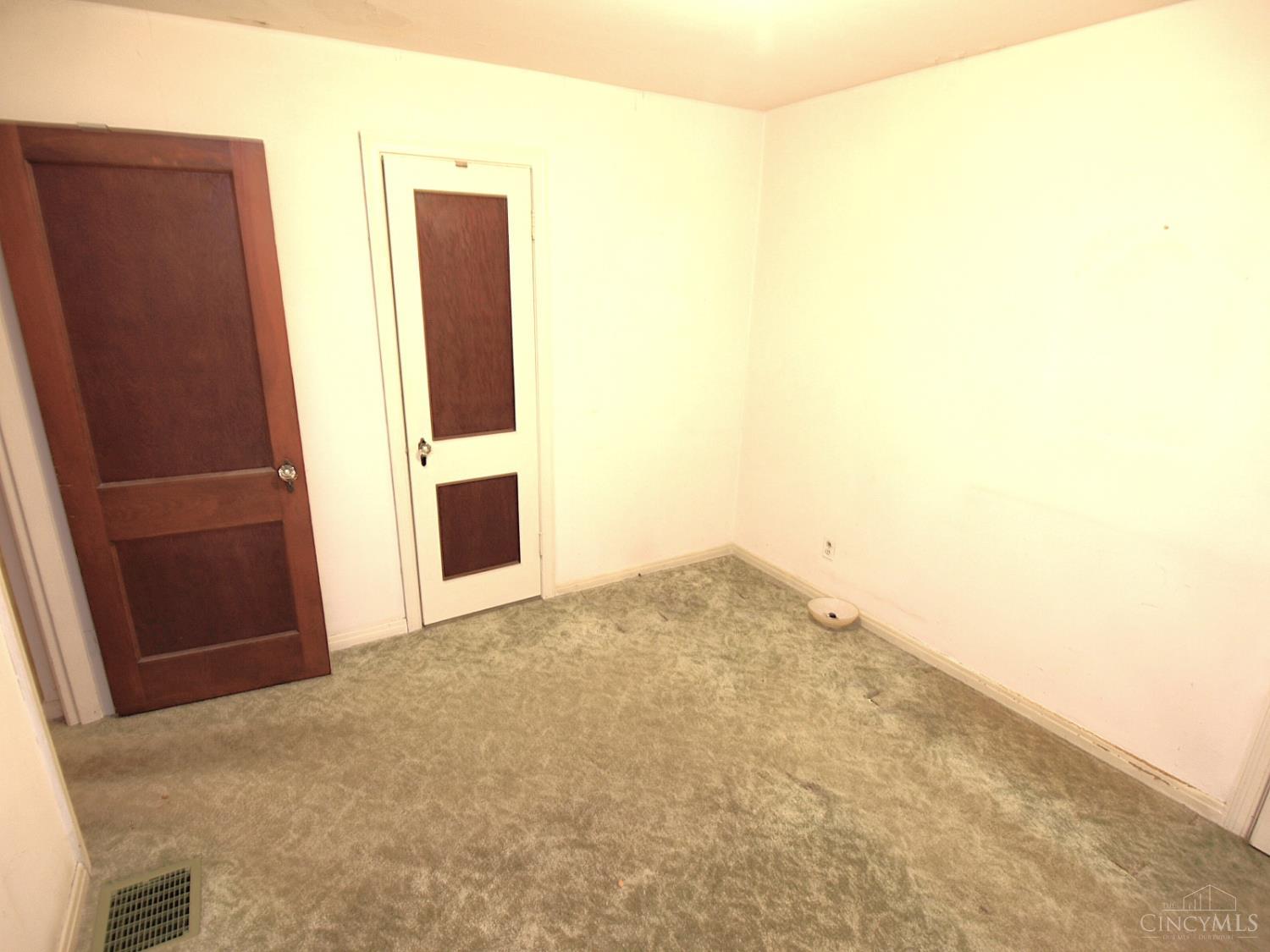 1646 Quebec Road Cincinnati, OH 45205 - Photo 16 of 19