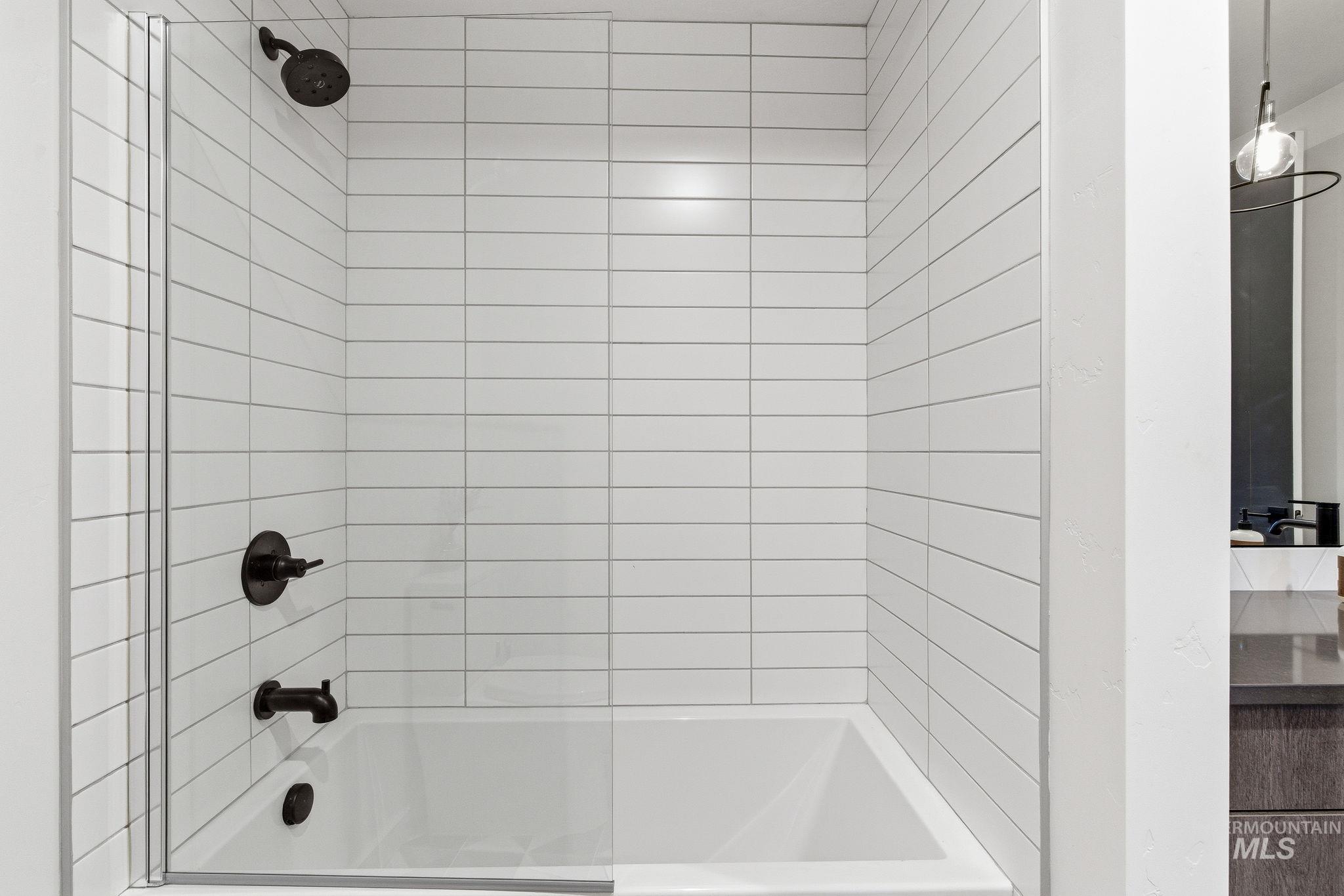 3928 East Haystack Street, Unit 107 Boise, ID 83716 - Photo 17 of 37 Full bathroom with shower / bathtub combination