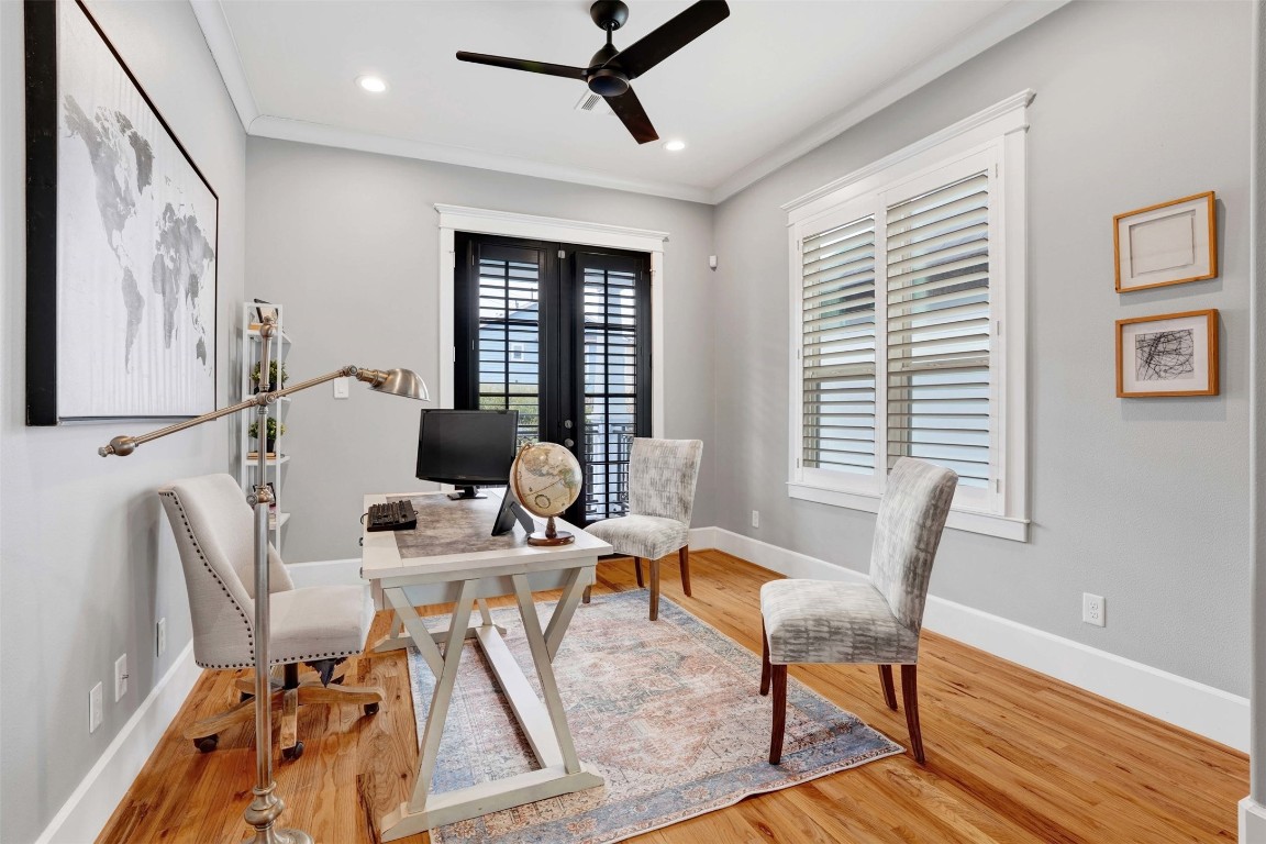 612 Rutland Street Houston, TX 77007 - Photo 25 of 45 Sophisticated & Sun-Drenched. Positioned at the front of the home, this spacious study offers a seamless blend of indoor and outdoor living. Whether you're hosting a virtual call or enjoying a morning coffee on the balcony, this office provides a high-end backdrop for a modern lifestyle.