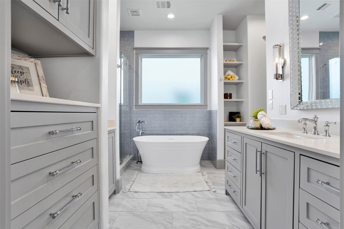 612 Rutland Street Houston, TX 77007 - Photo 37 of 45 Architectural Efficiency. Smart design meets high-end finishes. The primary suite features elegant pocket doors that disappear into the walls, preserving the room’s open feel while providing effortless privacy when needed.