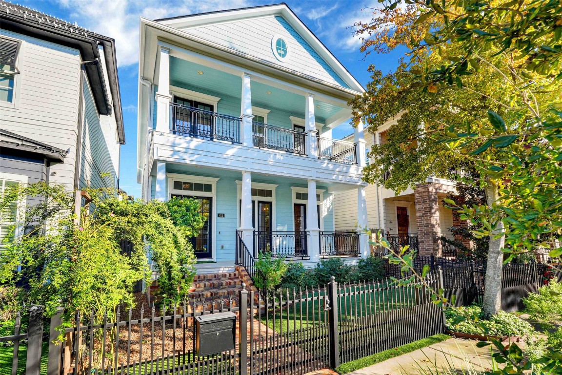 612 Rutland Street Houston, TX 77007 - Photo 4 of 45 Your Front Door to the Trail. Perfectly positioned just steps from the Hike & Bike Trail, M-K-T, and Heights Mercantile. This home offers a low-maintenance turf yard and a rare, oversized 3-car garage—a true neighborhood unicorn.