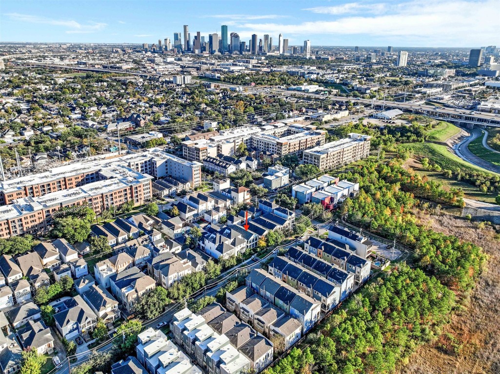 612 Rutland Street Houston, TX 77007 - Photo 45 of 45 Premium Real Estate.
This isn't just a home; it's a strategic location. These shots capture the direct line of sight to the city center—confirming why this pocket of Rutland St is one of the most coveted addresses in the Heights.
