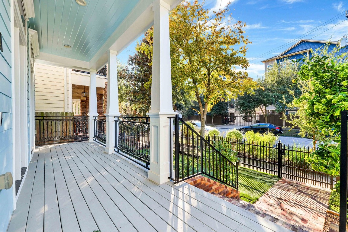 612 Rutland Street Houston, TX 77007 - Photo 7 of 45 The Best Seat in the Neighborhood. More than just an entryway, this wide Southern porch is your front-row seat to the Heights community. It’s the perfect spot for a quiet morning coffee or catching up with neighbors as they stroll toward the Hike & Bike trail.