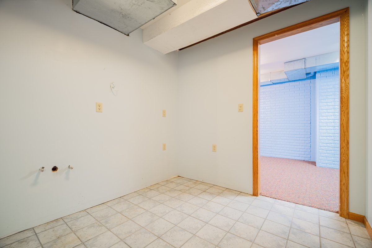 8401 Idlewood Road Clinton, IL 61727 - Photo 30 of 42 a view of an empty room