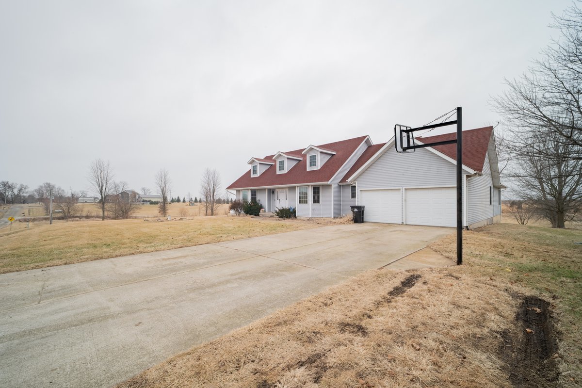 8401 Idlewood Road Clinton, IL 61727 - Photo 3 of 42 a view of a house with a yard