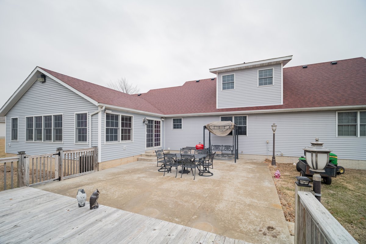 8401 Idlewood Road Clinton, IL 61727 - Photo 35 of 42 a view of a house with sitting area