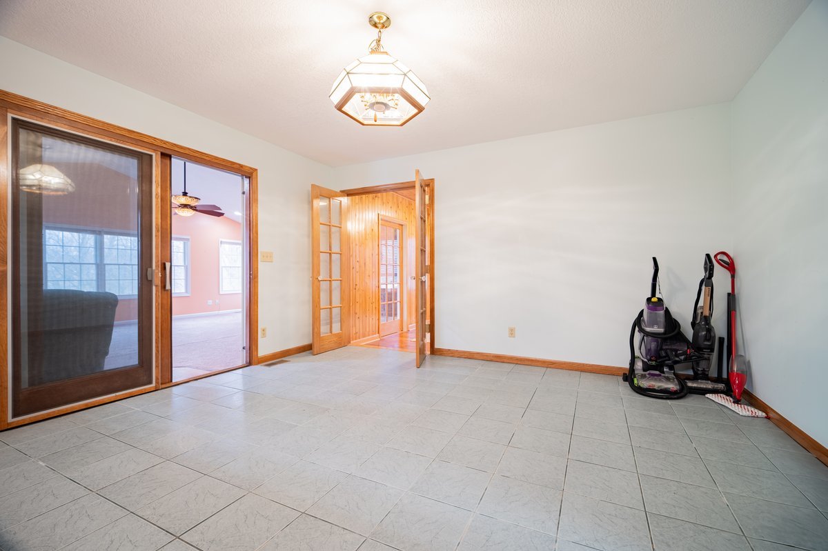8401 Idlewood Road Clinton, IL 61727 - Photo 8 of 42 an empty room with windows