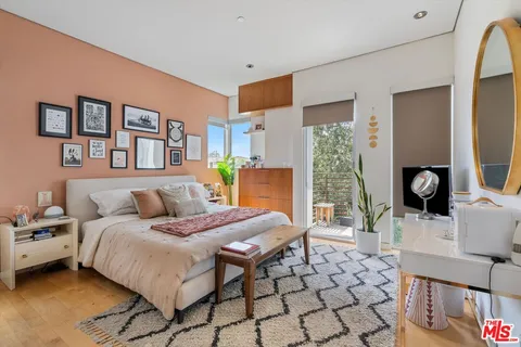 $12,000 | 720 Brooks Avenue, Venice, CA 90291