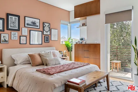 $12,000 | 720 Brooks Avenue, Venice, CA 90291