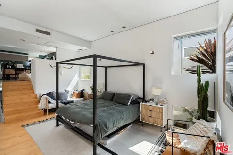 $12,000 | 720 Brooks Avenue, Venice, CA 90291