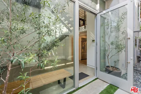 $12,000 | 720 Brooks Avenue, Venice, CA 90291