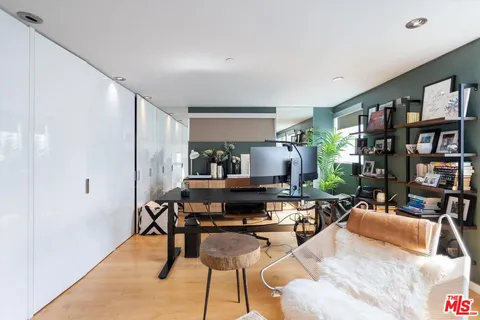 $12,000 | 720 Brooks Avenue, Venice, CA 90291