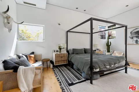 $12,000 | 720 Brooks Avenue, Venice, CA 90291