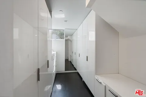 $12,000 | 720 Brooks Avenue, Venice, CA 90291