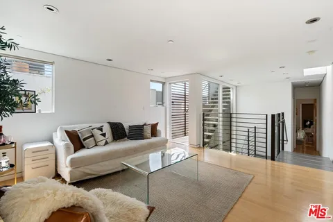 $12,000 | 720 Brooks Avenue, Venice, CA 90291