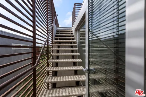 $12,000 | 720 Brooks Avenue, Venice, CA 90291