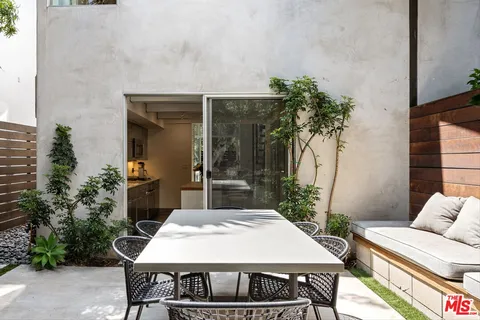 $12,000 | 720 Brooks Avenue, Venice, CA 90291