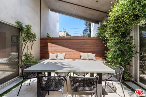 $12,000 | 720 Brooks Avenue, Venice, CA 90291