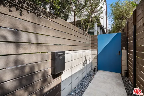 $12,000 | 720 Brooks Avenue, Venice, CA 90291