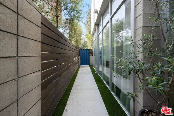 $12,000 | 720 Brooks Avenue, Venice, CA 90291