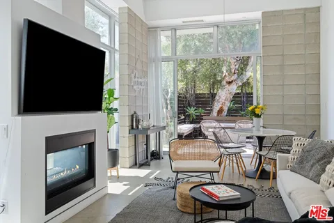 $12,000 | 720 Brooks Avenue, Venice, CA 90291