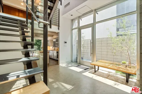 $12,000 | 720 Brooks Avenue, Venice, CA 90291