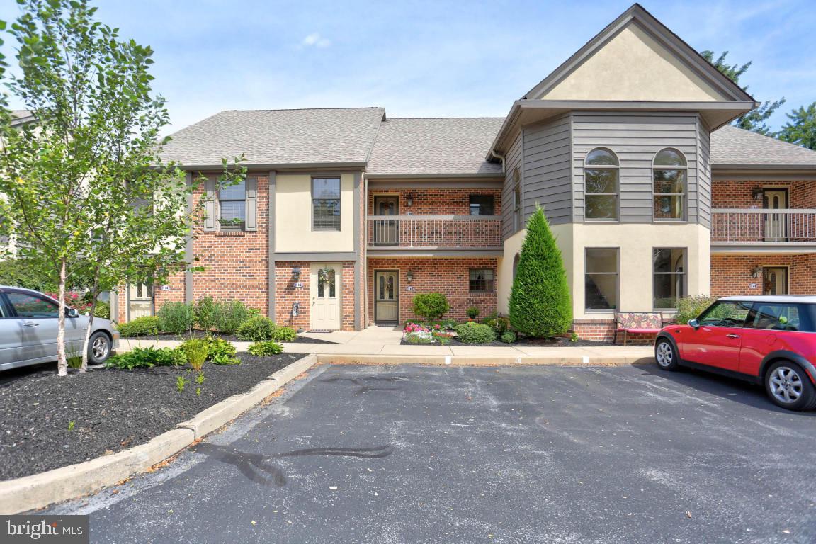 20 Amberly Way Lititz, PA 17543 - Photo 3 of 34