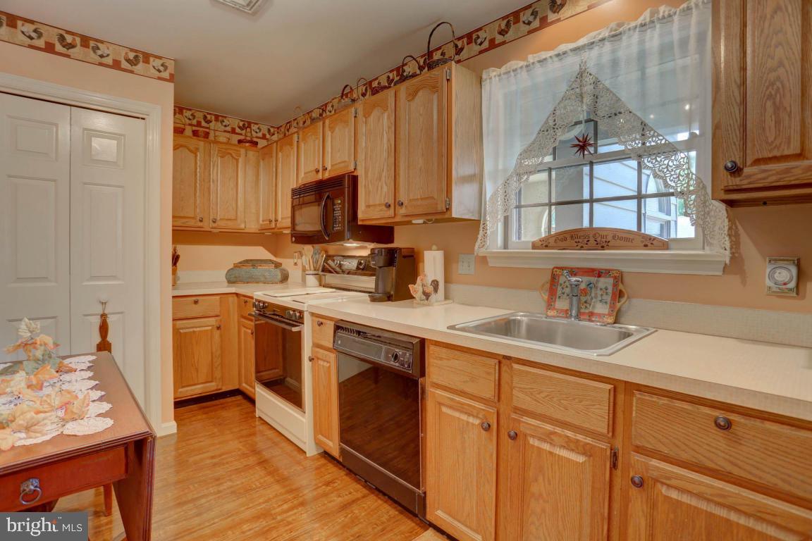 20 Amberly Way Lititz, PA 17543 - Photo 7 of 34