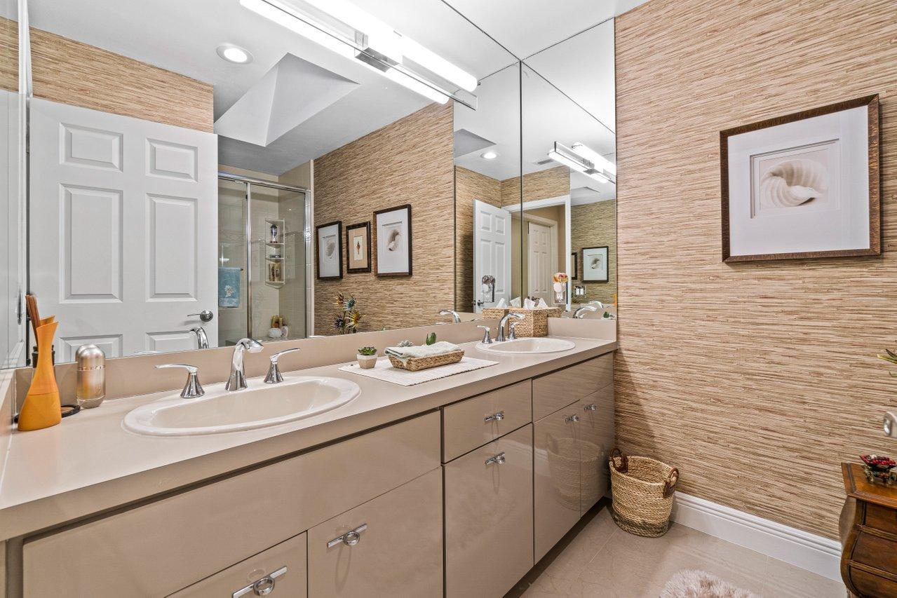 10719 Stonebridge Boulevard Boca Raton, FL 33498 - Photo 24 of 55 Guest Bathroom #1