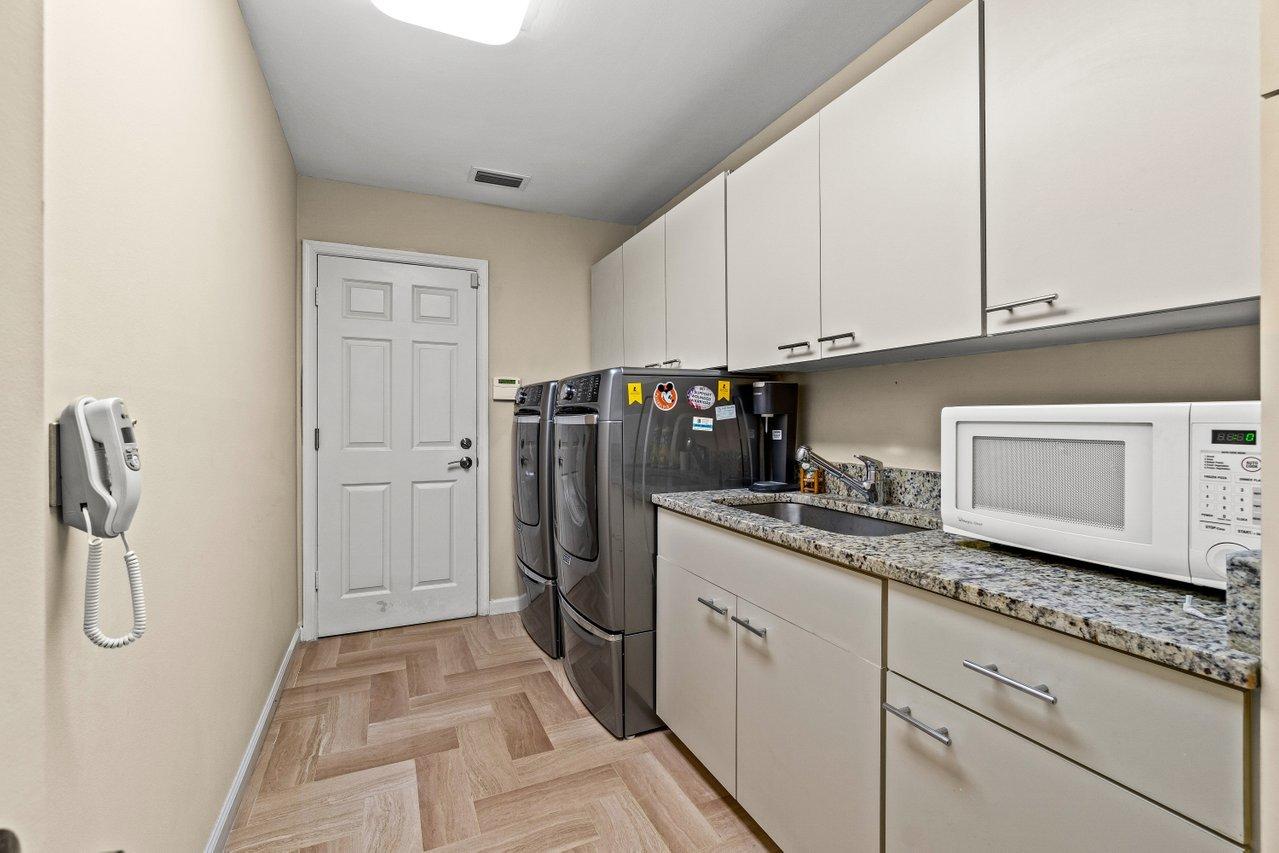 10719 Stonebridge Boulevard Boca Raton, FL 33498 - Photo 33 of 55 Laundry Room