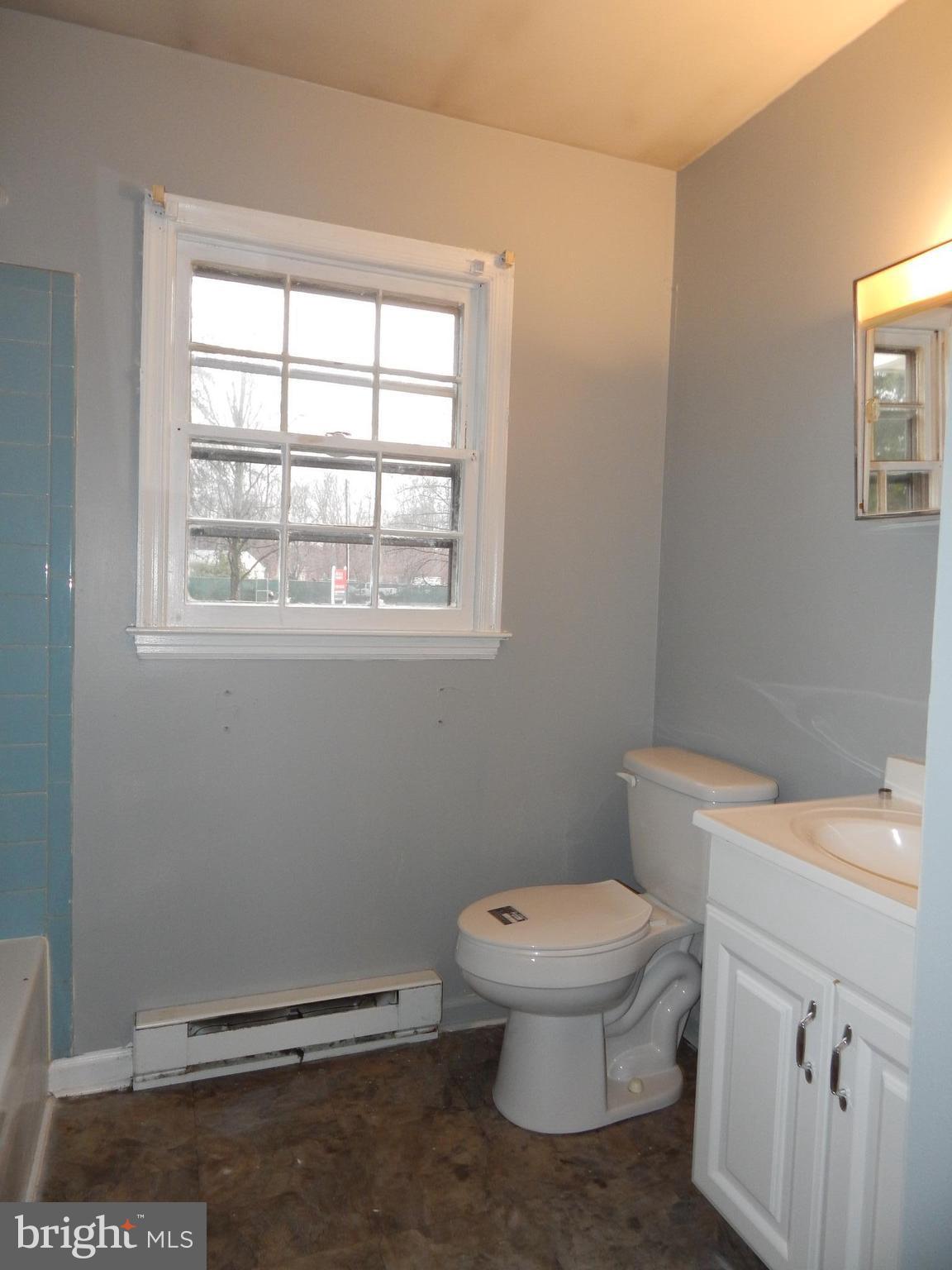 6513 South Roxbury Mill Road Woodford, VA 22580 - Photo 9 of 14 Bath