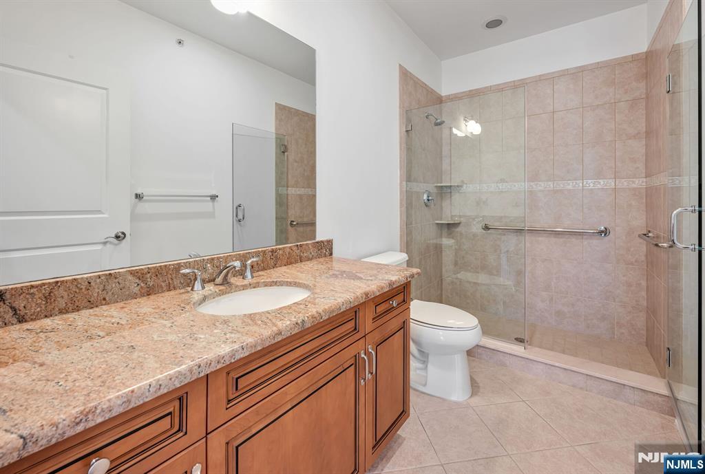 1302 Rio Vista Lane Northvale, NJ 07647 - Photo 20 of 39