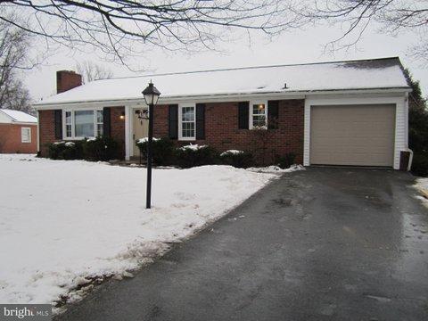 744 Robin Road Lancaster, PA 17601 - Photo 1 of 24 Gallery Image 1
