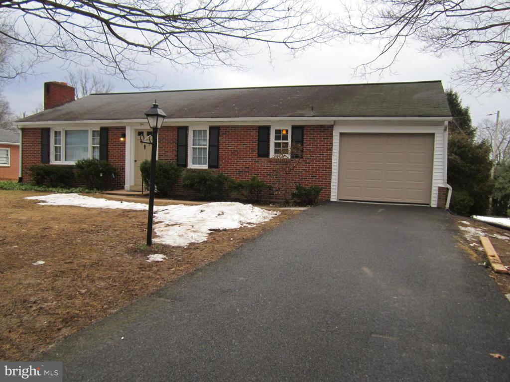744 Robin Road Lancaster, PA 17601 - Photo 2 of 24 Gallery Image 2