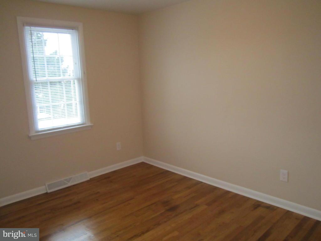 744 Robin Road Lancaster, PA 17601 - Photo 12 of 24 Gallery Image 12
